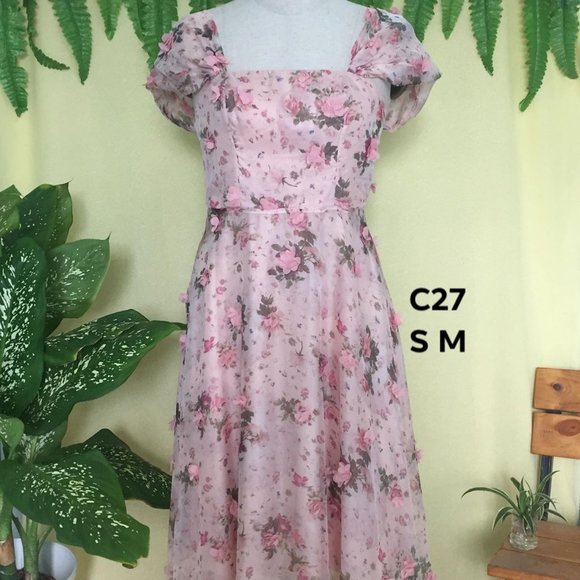 Dresses - Picture 1 of 1